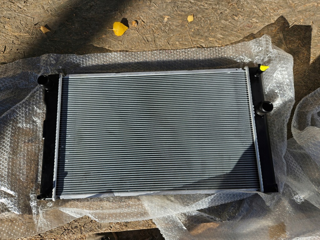 фото №1, Toyota auris prius радиатор wody