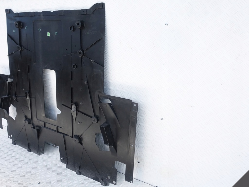 фото №13, Ferrari 488 spider плита захист шасі двигун