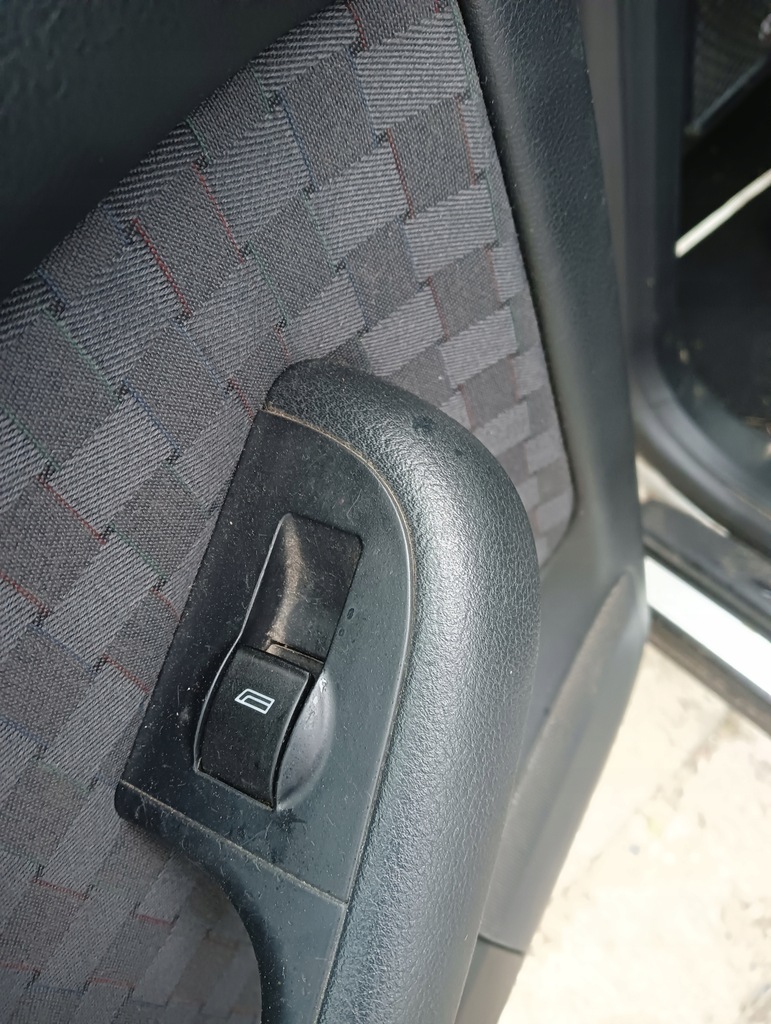 фото №1, Переключатель стекло задняя audi a6 c5