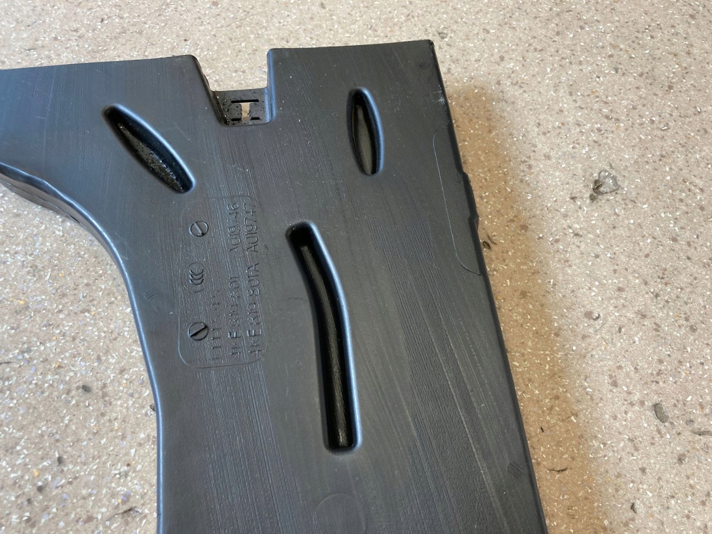 Канал обдув левая сторона audi e-tron 4ke819801 в Украине