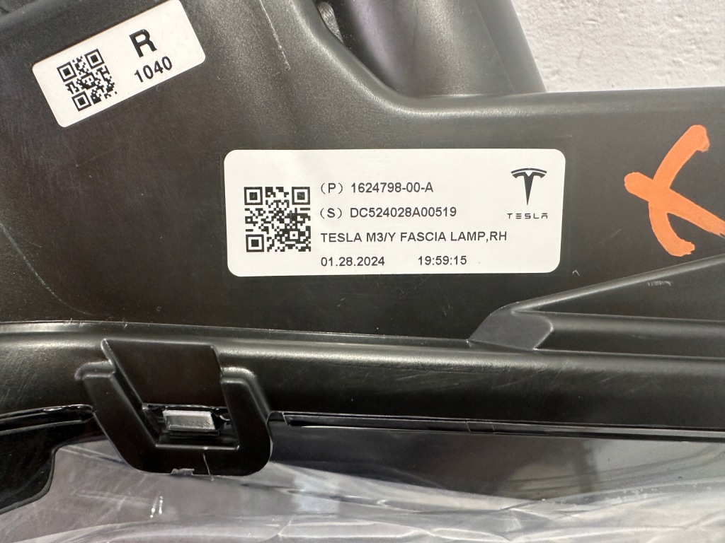 Фара drl halogrn led правий tesla model 3 рестайлінг Доставка