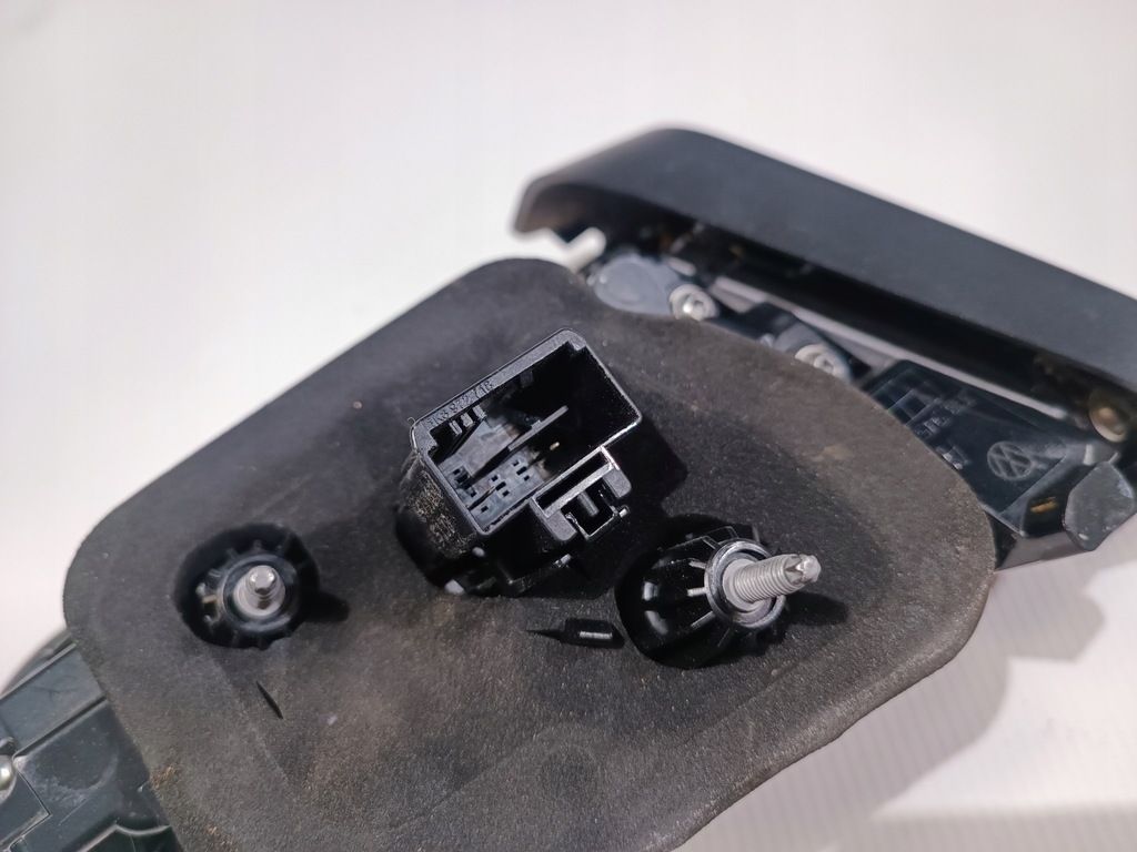 фото №9, Лампа задняя правая w крышка 3 pin vw arteon