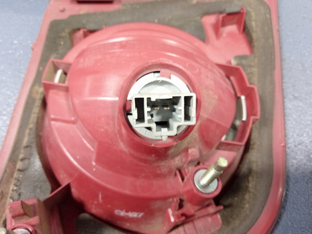 фото №7, Mazda 3 i bk sedan лампа задня права w кришка p2775r