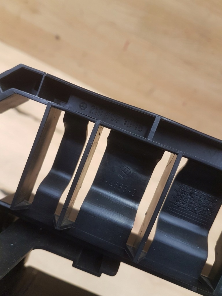 Каркас кронштейн рамка радіо mercedes w210 рестайлінг Доставка