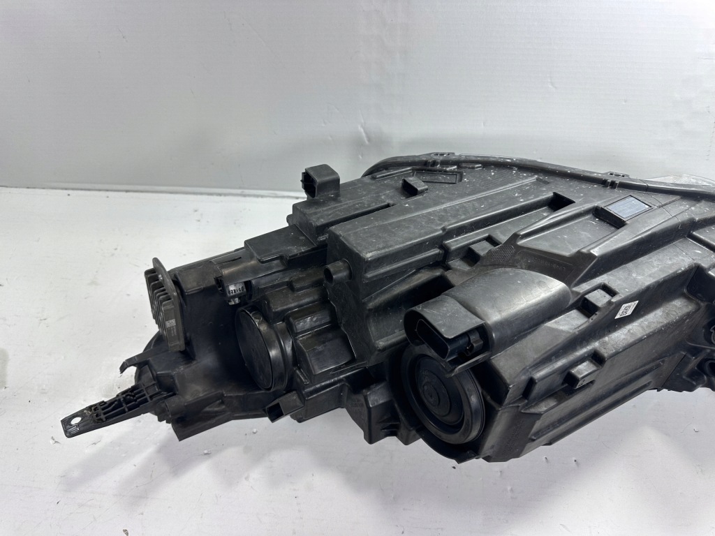 Kuga mk3 фара правый  левая led lv4b-13e015-ca lv4b-13e014-ca Оригинал