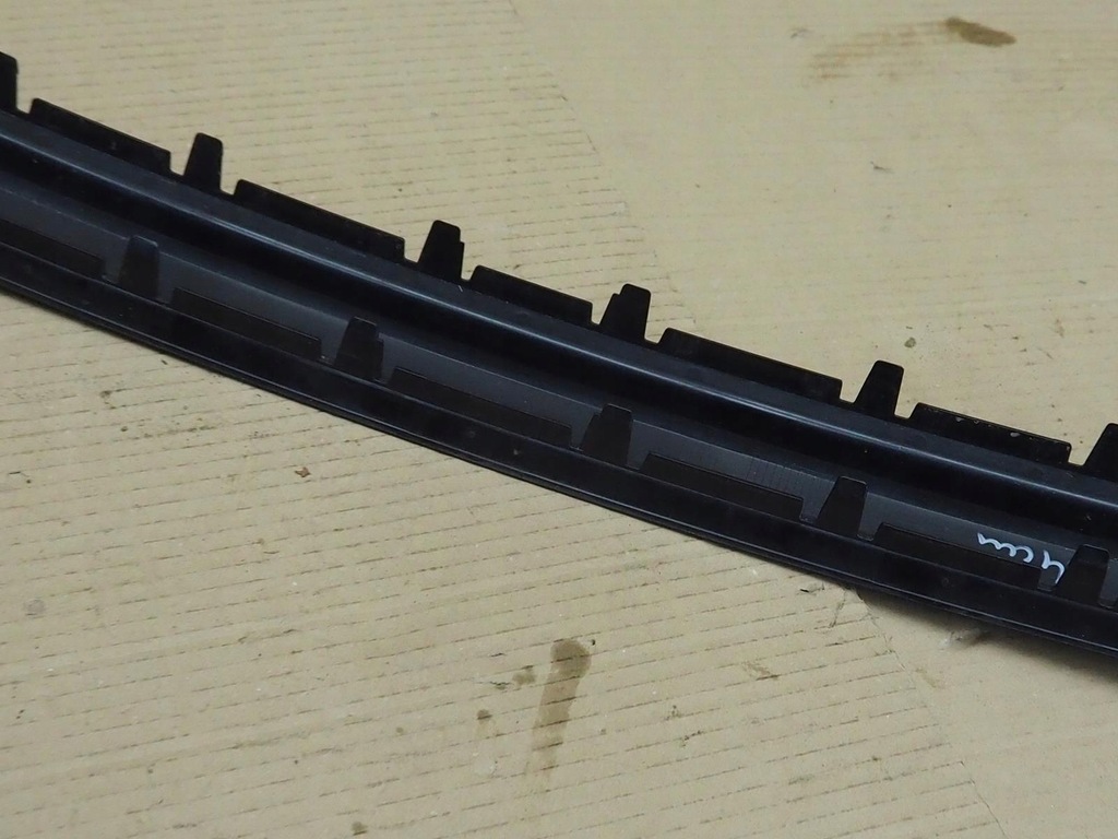 фото №16, Audi rs q3 83f 83f807837 решётка средняя задняя pdc