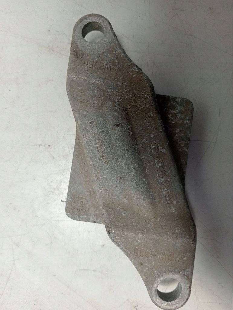 фото №2, Volvo 31681177 кронштейн rysora правый xc90