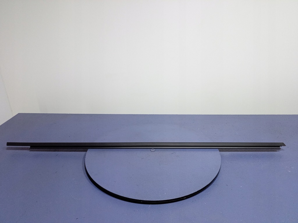 фото №1, Renault clio v 19- молдинг уплотнитель стекло перед правая