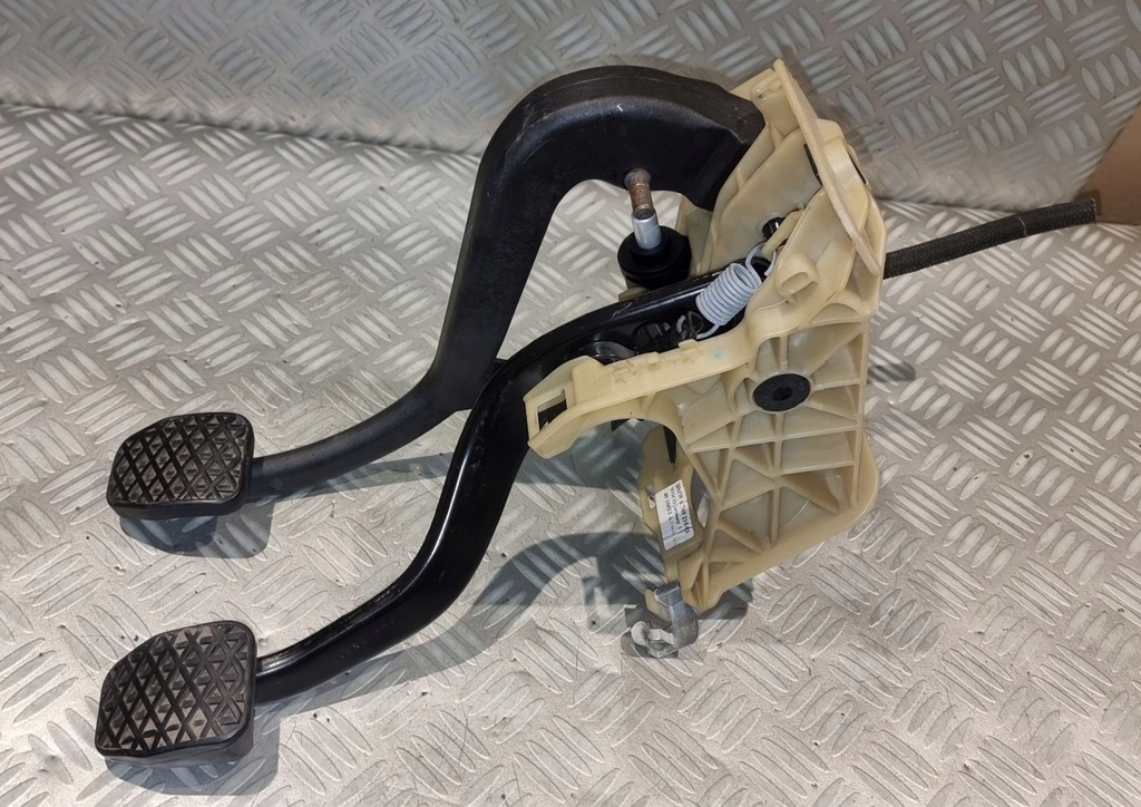 фото №8, Bmw e60 e61 педаль тормоза сцепления помпа датчик педали механическая коробка передач kpl 6769219