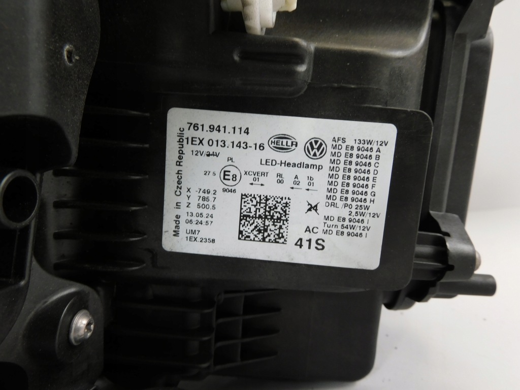Лампа перед правая vw touareg 761 3 3 full led 18-23 761941114 cała хром с Разборки