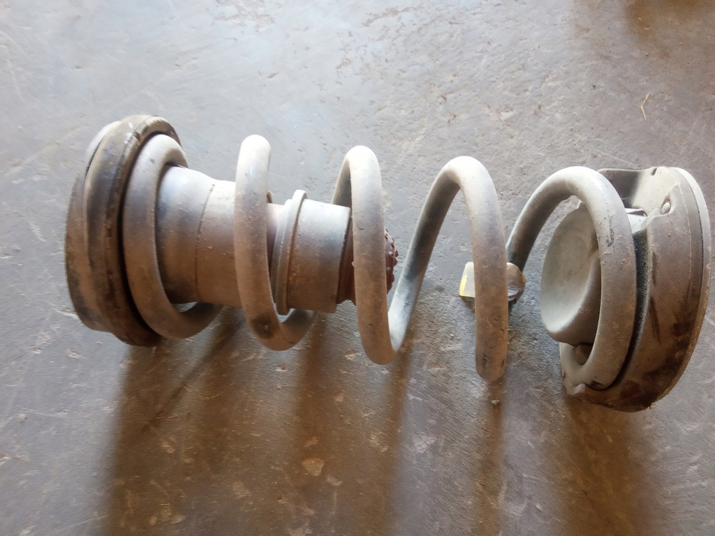 фото №8, Pacifica 17- пружины подвеска левый правый задняя