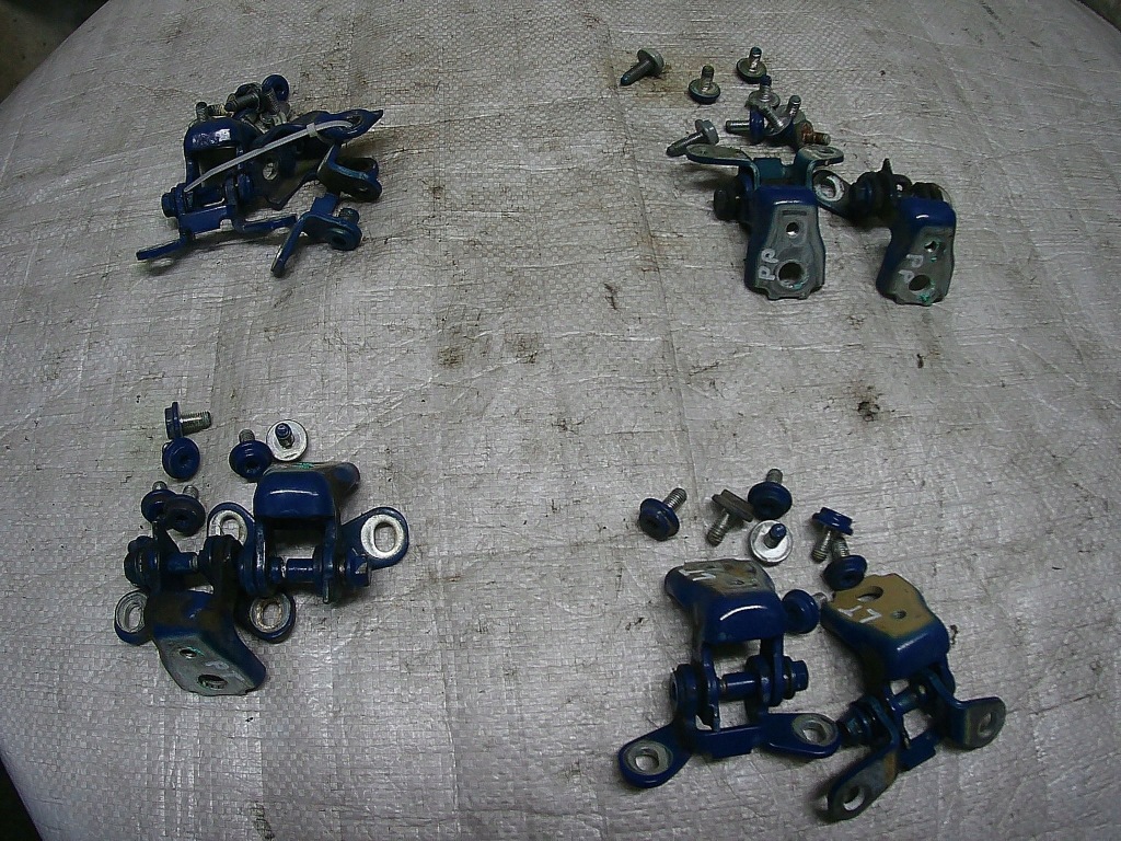 фото №1, Fabia 2 ii петли дверь задняя правый комплект 08r