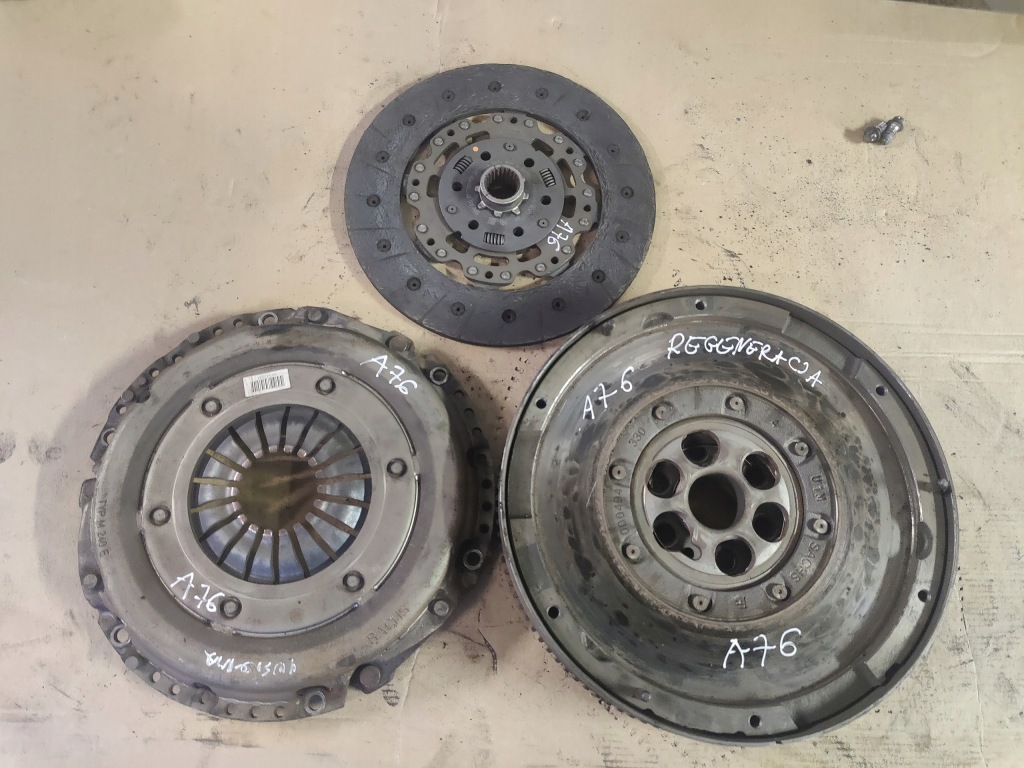 фото №1, Opel insignia 2.0cdti колесо двомасовий 55577122 притиск диск a76