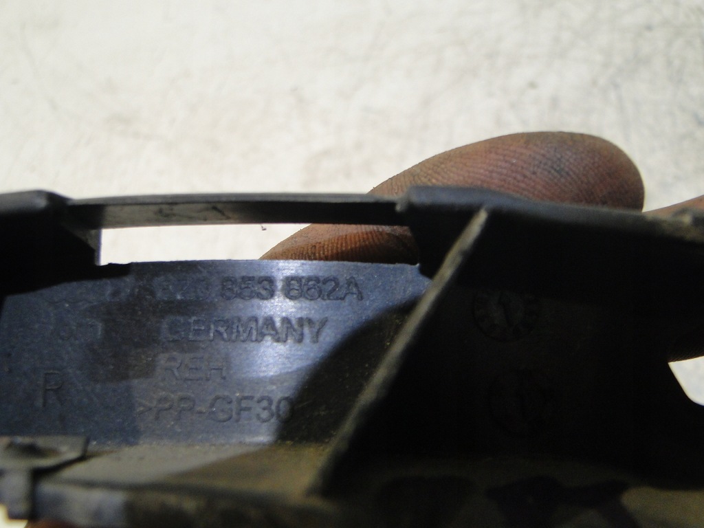 фото №8, Audi a2 напрямна бампера правий задня задній 8z0853862a