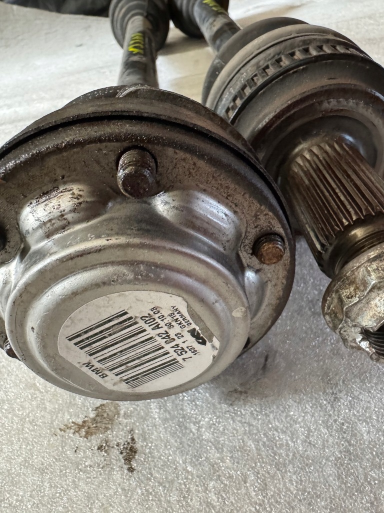 Bmw x3 e83 приводной вал шрус  półośka задняя 7524041 левая Киев