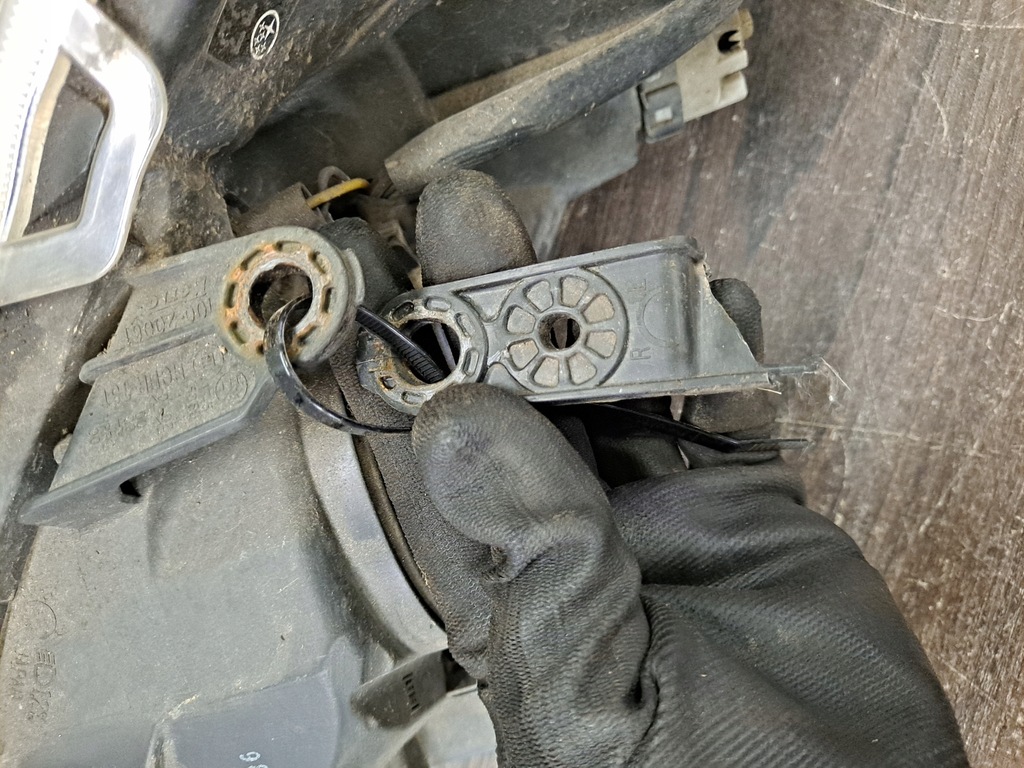 фото №9, Лампа правый перед преобразователь outback iv ксенон