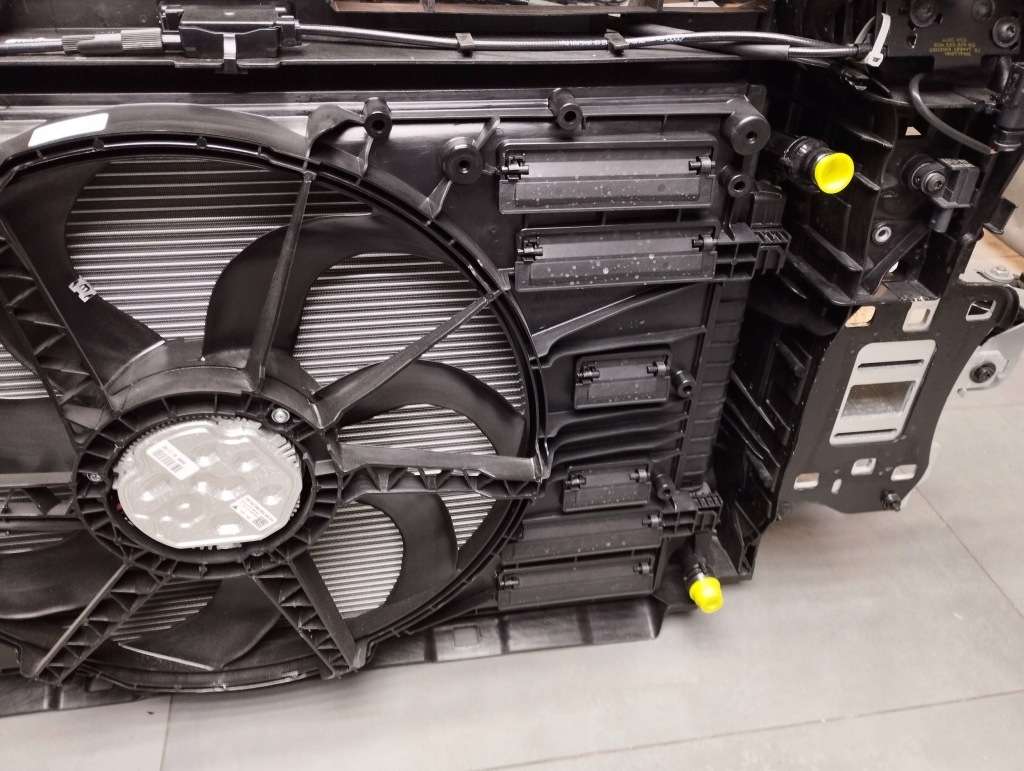 Audi q3 f3 83a капот бампер ліхтарі  led ремінь ls9r перед крила в Україні