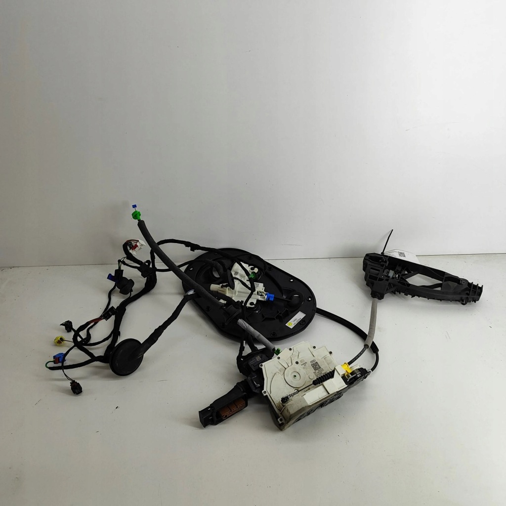 фото №1, Audi q8 2018 правая сторона замок дверь передних