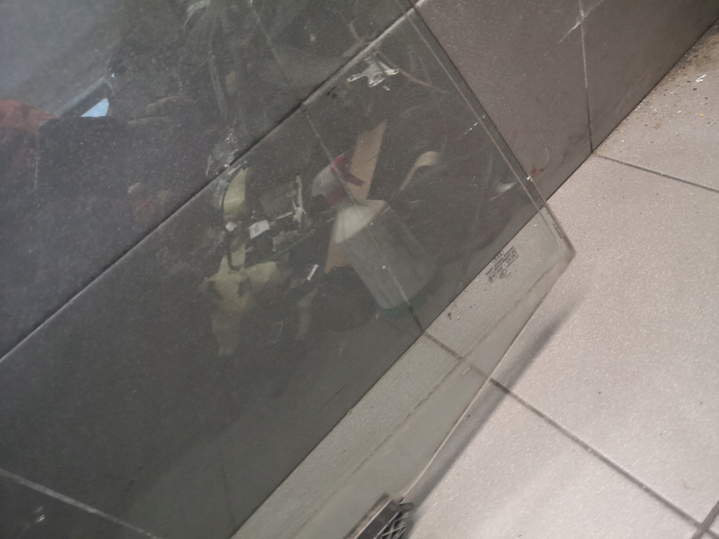 фото №8, Стекло дверь правый задняя audi a8 d3 long vsg 04r