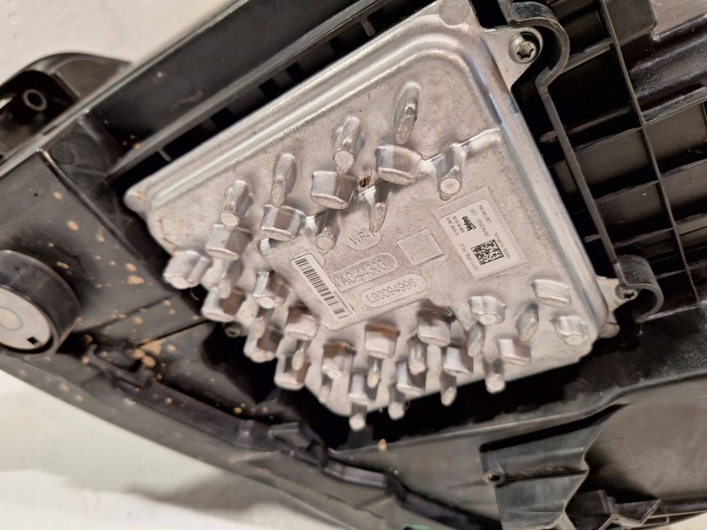 Лампа перед правая intell ilux 39162659 opel corsa f 19- Цена