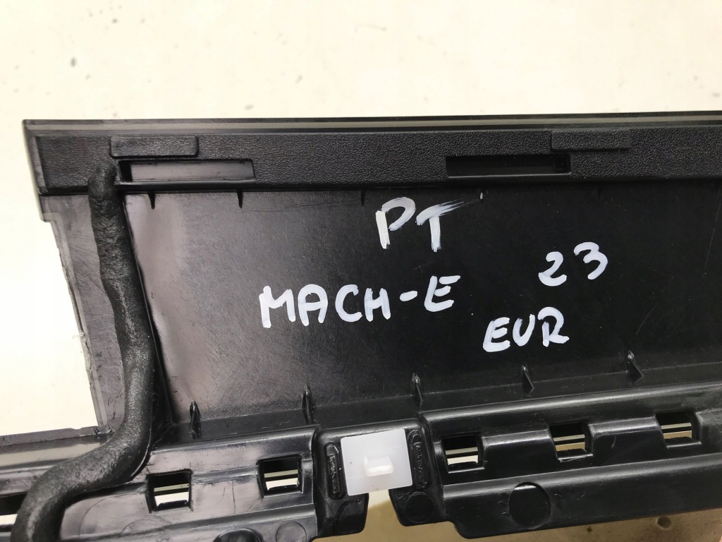 фото №4, Ford mustang mach-e молдинг защита заглушка дверь правый задняя lj8b-r254a40-abw