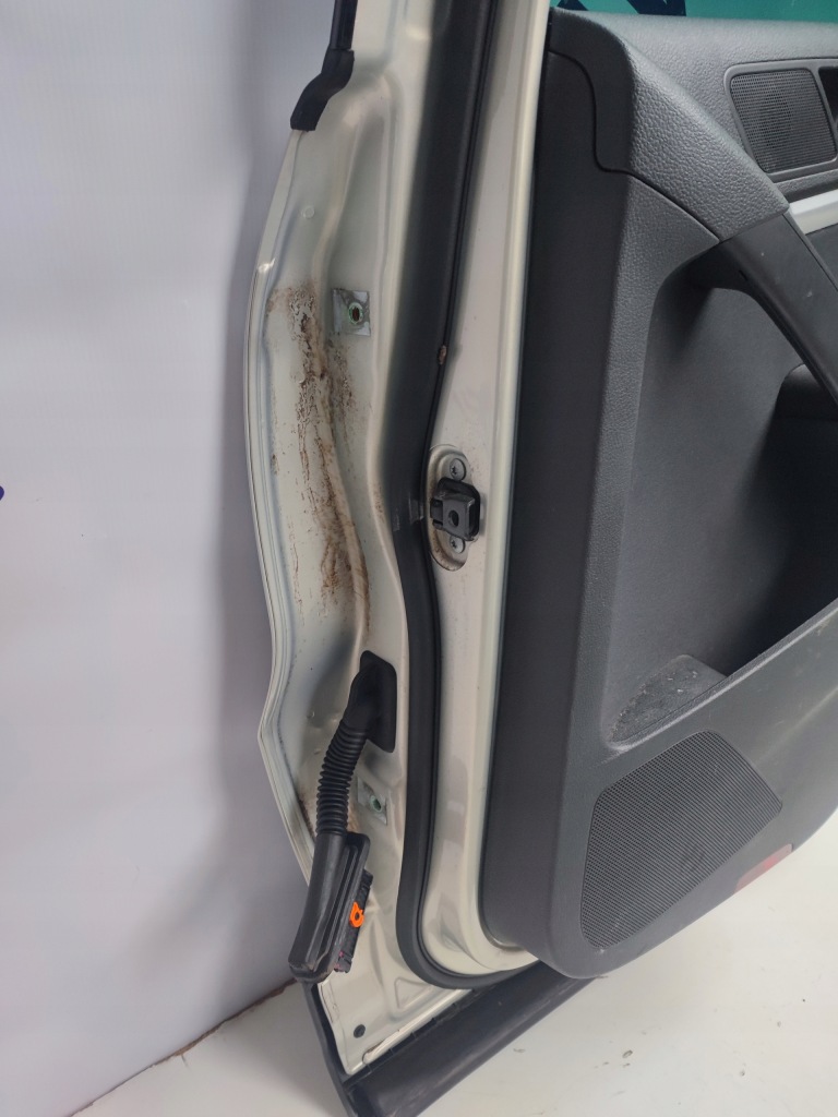 Дверь задние правое правый задний  vw volkswagen tiguan 5n0 Цена