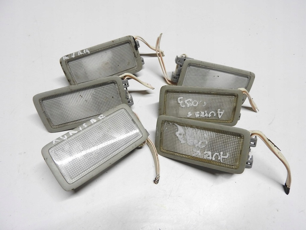 фото №13, Toyota auris i 06-09 лампа освітлення салону 81340-30100