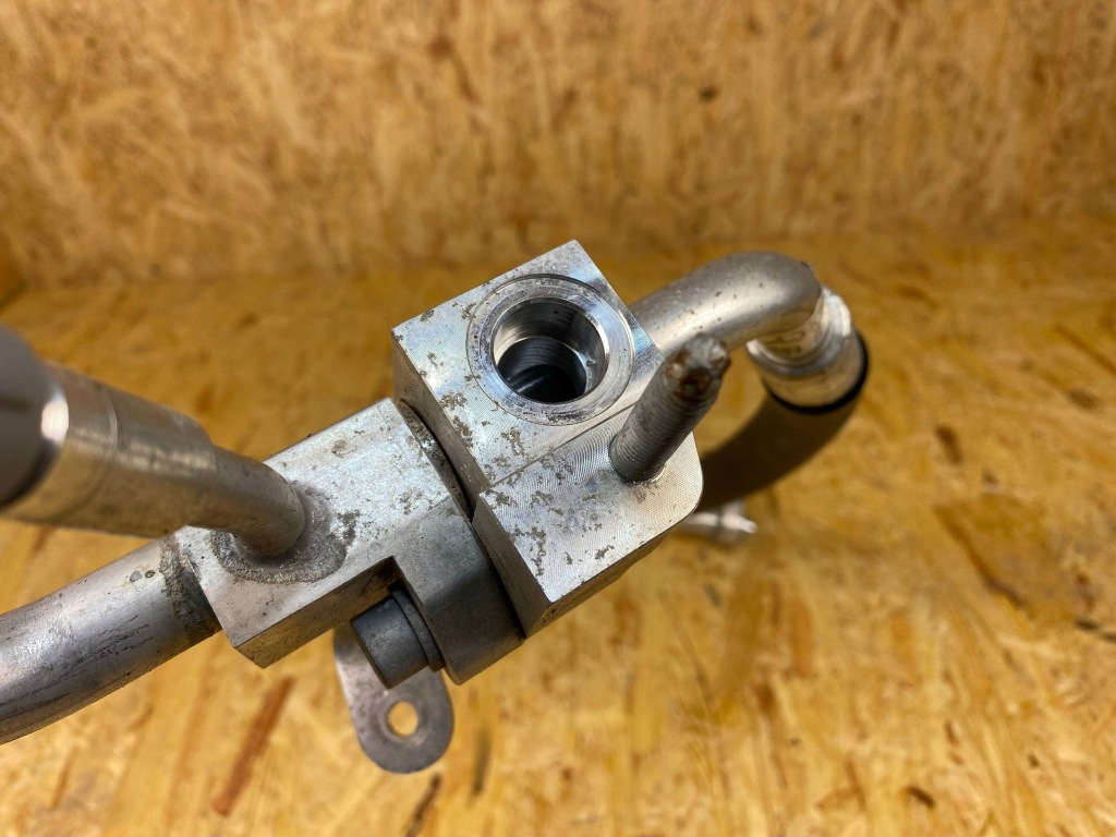 Патрубок трубка шланг кондиціонера mercedes eqa eqb w243 h243 a2438307400 Оригінал