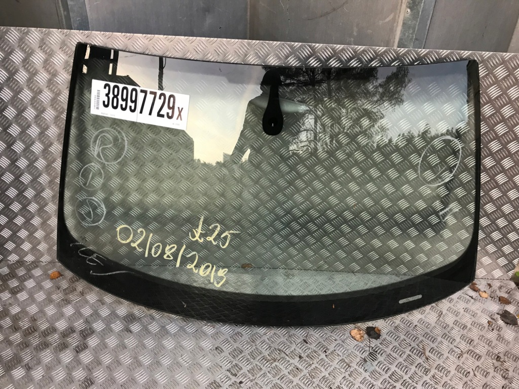 фото №1, Audi a1 стекло передняя перед лобовое 12r