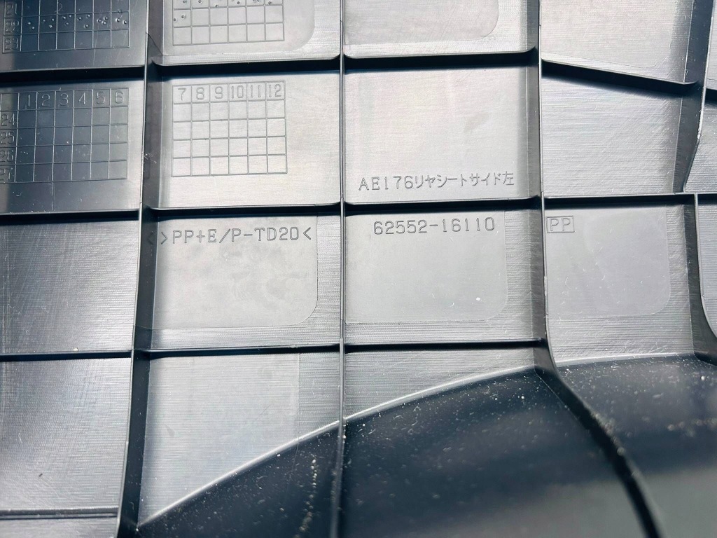 Corolla cross накладка стійка поперечина бокове  сидіння ліва подряпини 62552-16110 в Україні