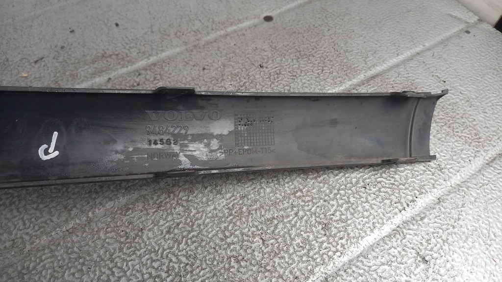 фото №5, Молдинг бампера правая volvo s60 sedan 02r