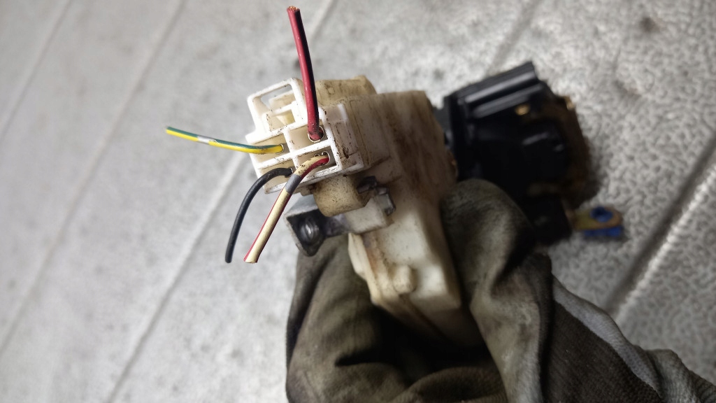 фото №5, Замок правый перед nissan almera n16 1.8b 03r sedan 8055261u65