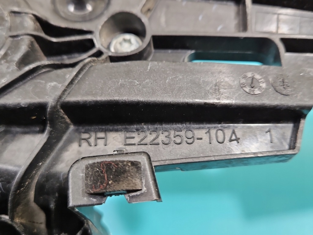 Підйомник задній правий opel astra vi l 9829048380 9830816680 hb 2 pin Зі Шроту