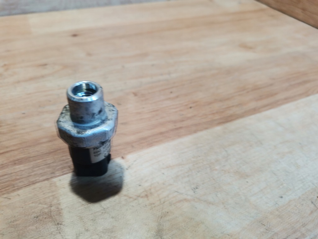 фото №9, Датчик тиску кондиціонера vw audi skoda 8d0959482b