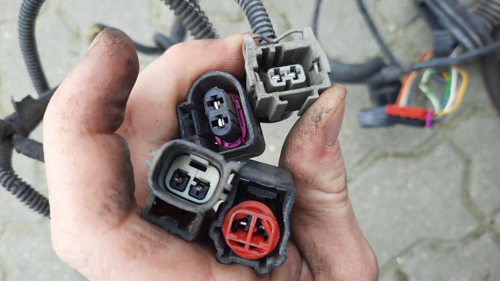 фото №5, Електропроводка відсік двигуна 30667431 volvo v70 ii 2.4b 140km b5244s