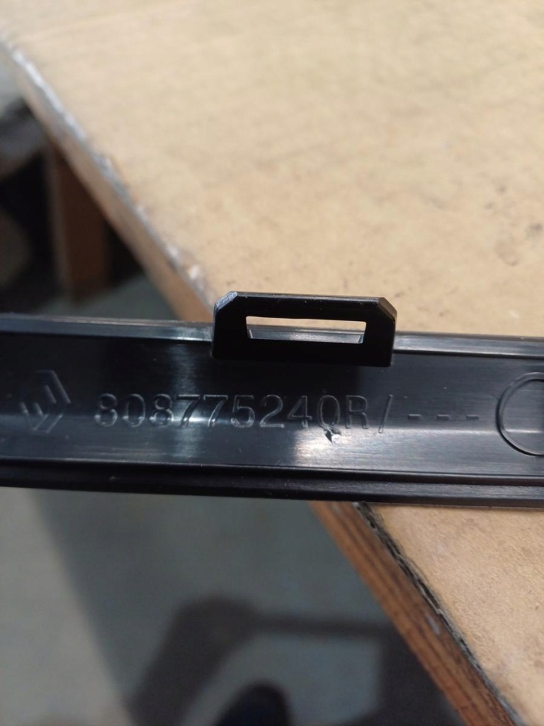 Молдинг renault 808775240r, 808211494r в Україні