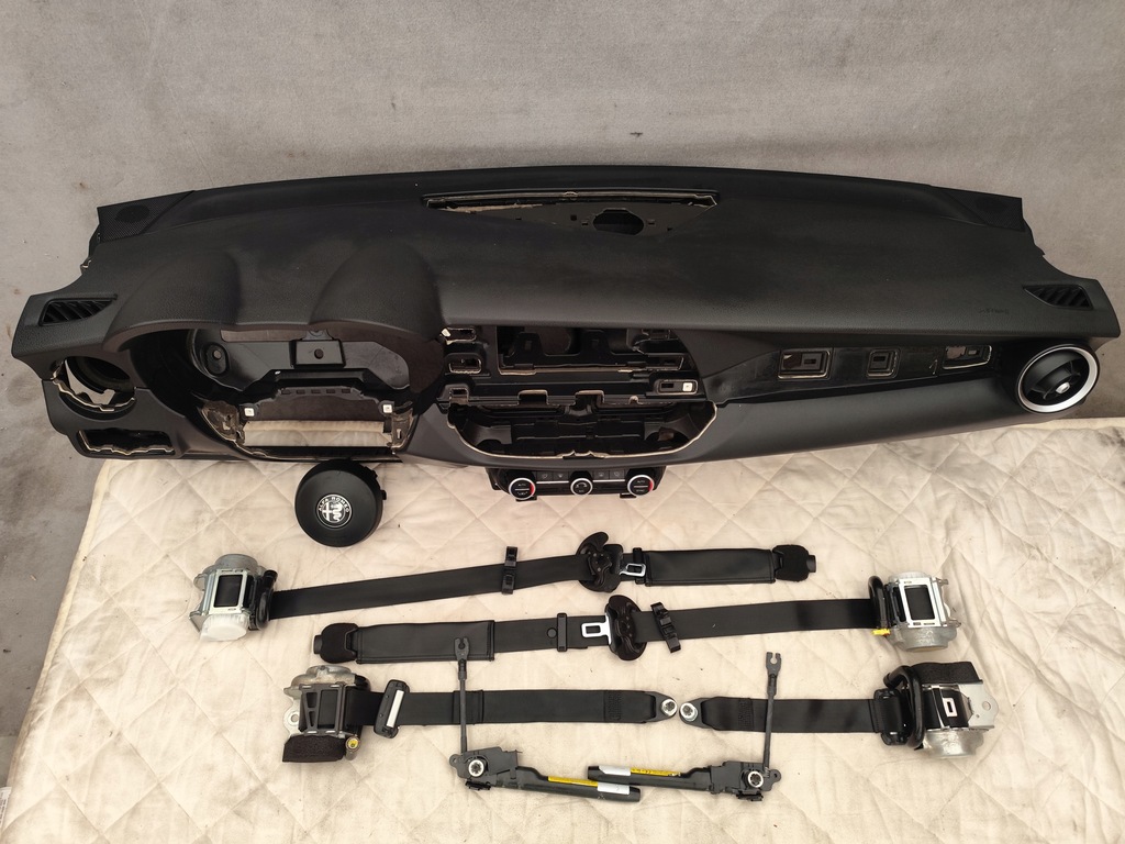 фото №1, Alfa romeo stelvio консоль подушка безопасности ремни