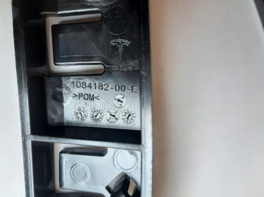 Tesla model 3 кронштейн бампера перед левый правый в Украине