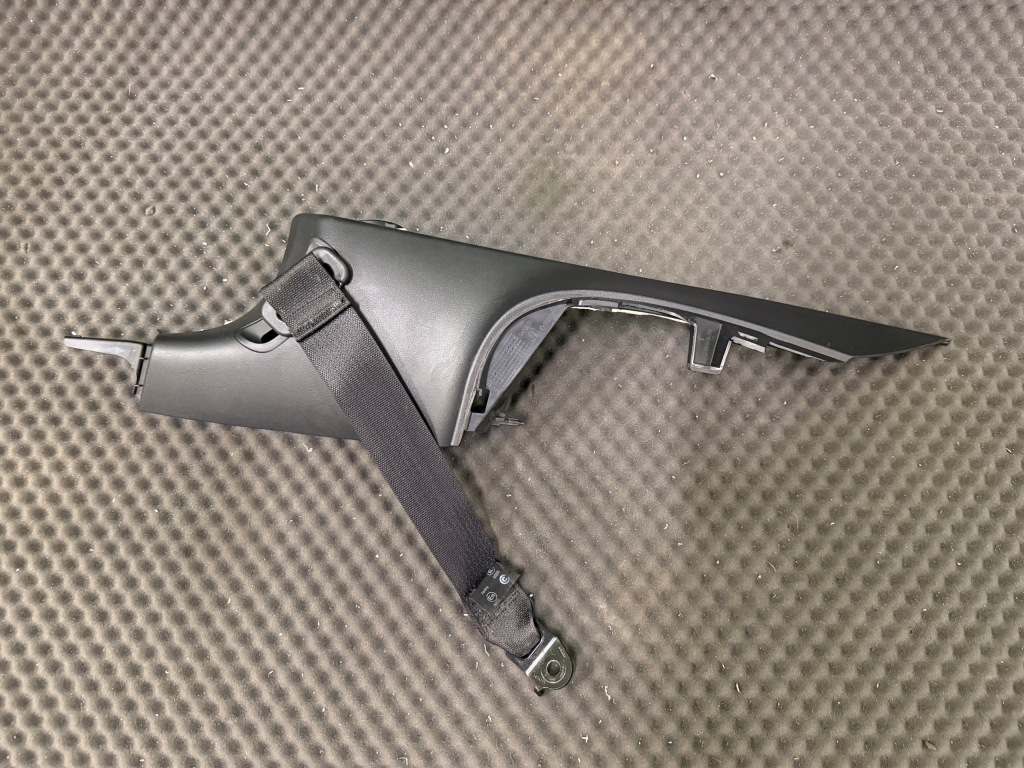 Купити 1086281-00-f захист стійка c ремінь безпеки tesla model 3 1110154-01-f