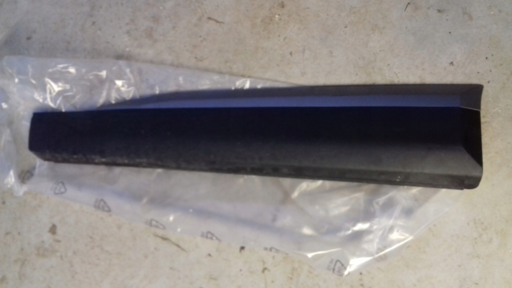 Купить Peugeot 2008 ii 2019- молдинг дверь левый перед 9837637180