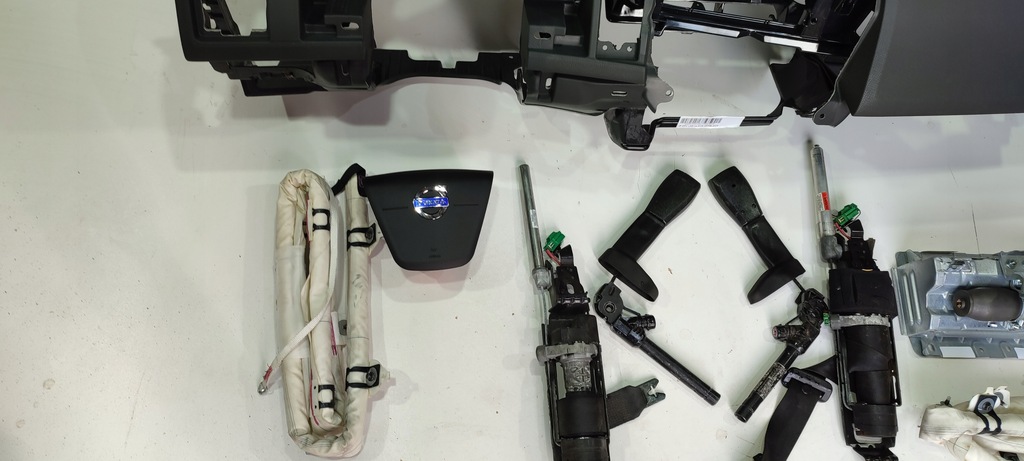 фото №9, Volvo xc60 панель приладів консоль подушка безпеки подушки безпеки ремені