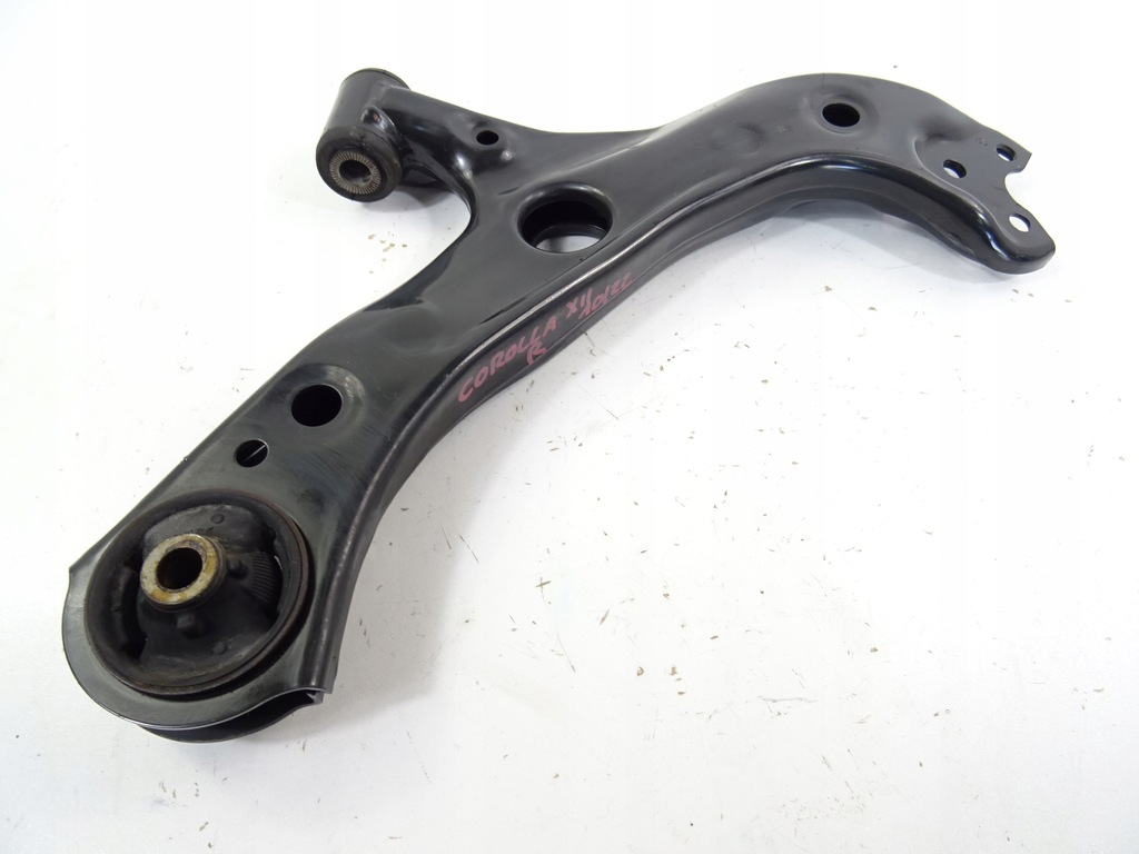 фото №1, Toyota corolla e21 xii рычаг правый перед 2019-
