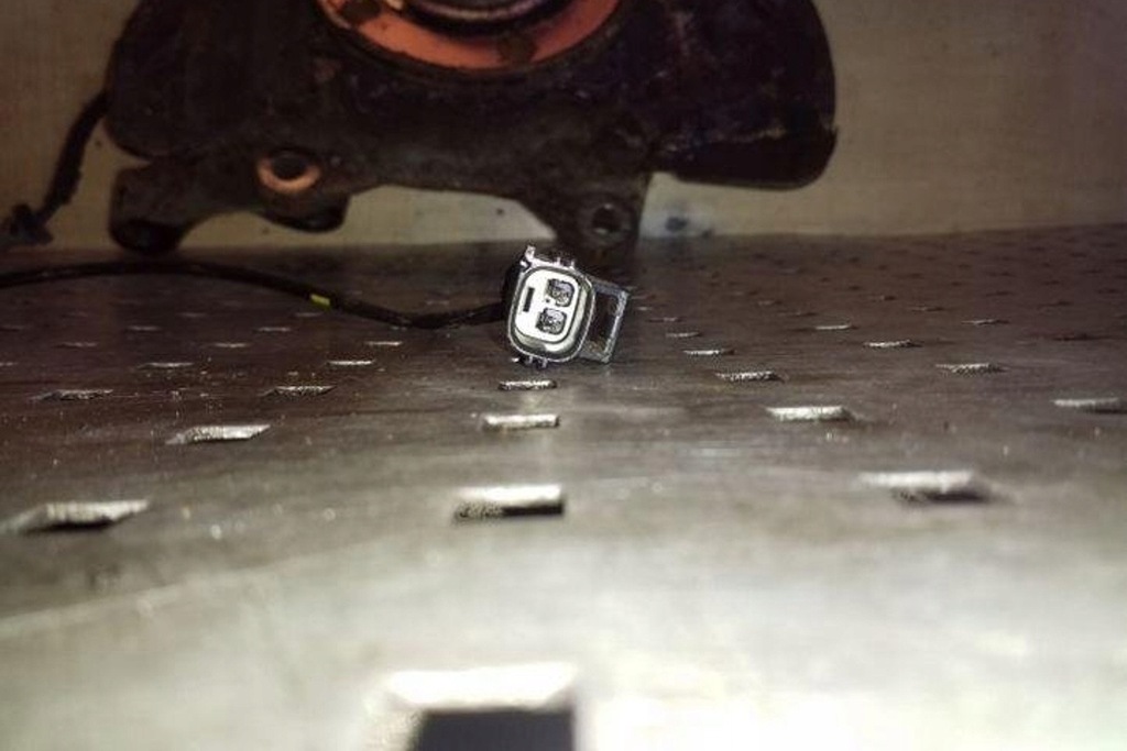 фото №8, Поворотный кулак передняя левая volvo xc90 i p31200297 2.4l дизель 136kw 2007