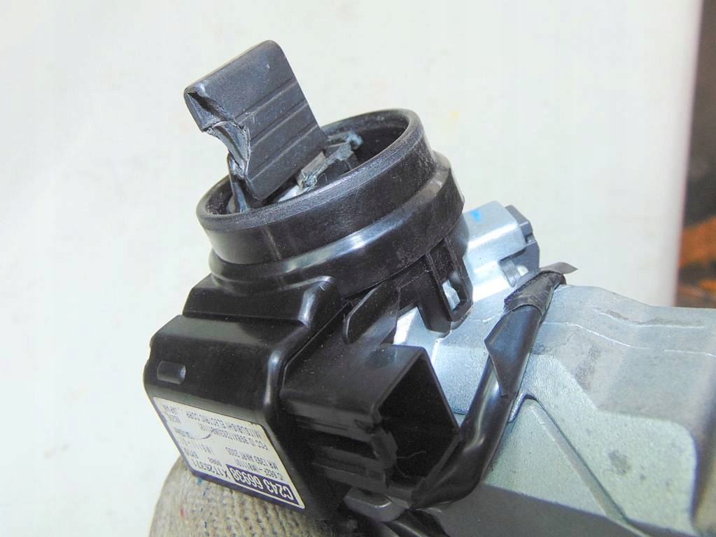 фото №8, Mazda 5 v i 2.0mzr-cd 07r замок зажигания + ключ