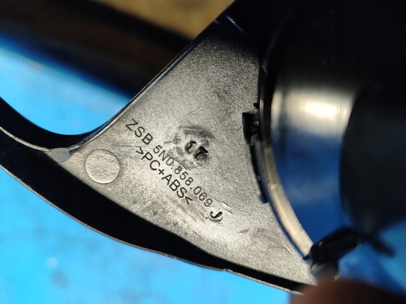 Решётка обдув средняя панели приборной панели 5n0858071e volkswagen tiguan ... в Украине