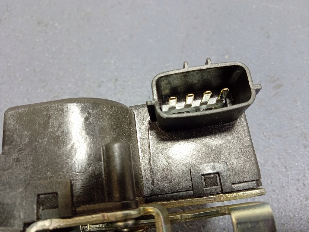 фото №4, Hyundai ix35 замок кришки задня 4 pin 81230-2s000