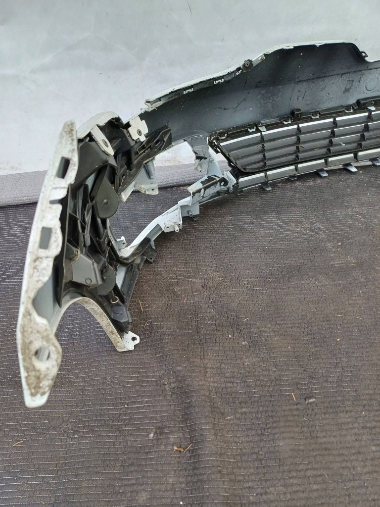 Купить Бампер перед передний renault megane 3 3 рестайлинг  13-16 белый