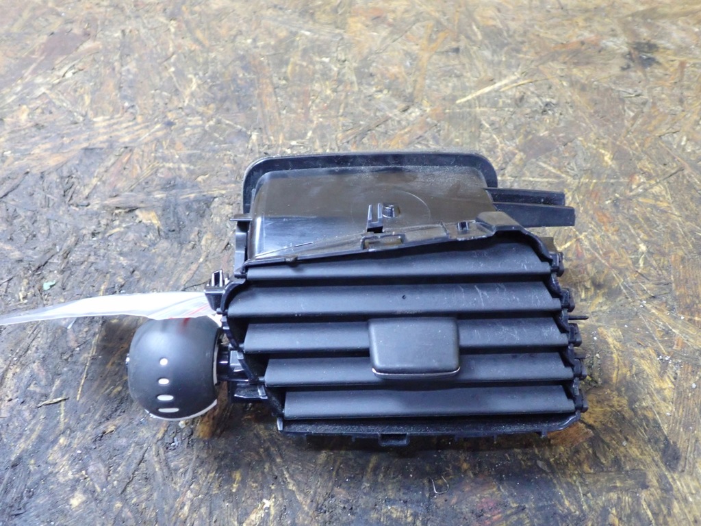 фото №1, Решётка обдув renault grand scenic iii 11r 1.6 dci 682600031r 8113