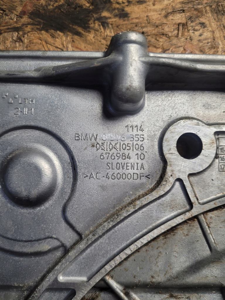 фото №5, Bmw f30 330e корпус захист розподільного валу двигуна b48 2.0i 8576355 бензин