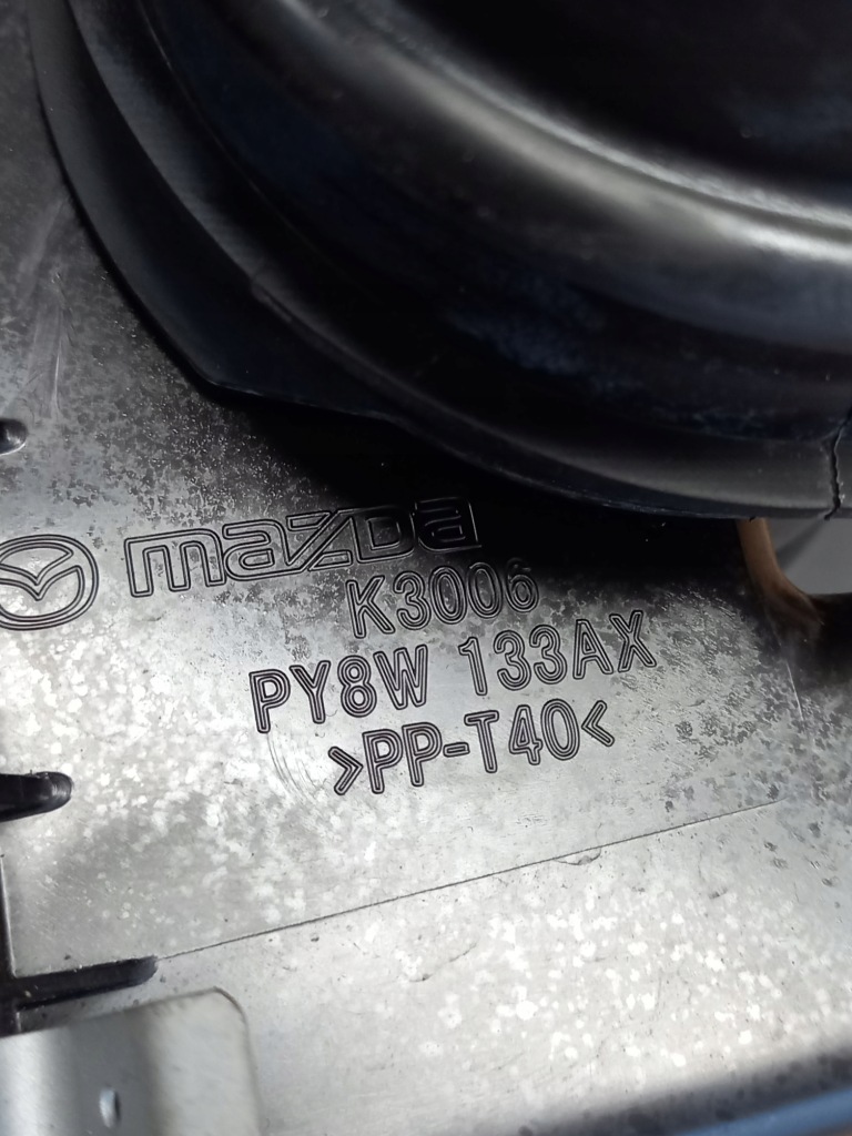 Корпус фільтра повітря витратомір mazda cx-5 2.0i 2.5i 2017-py8w133ax Недорого